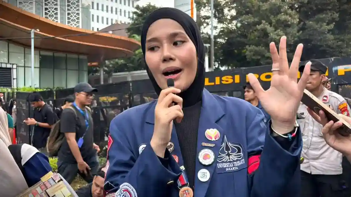 Tiga Tuntutan Aksi Mahasiswa yang Disampaikan Zahra di Patung Kuda