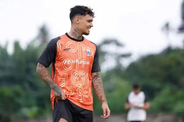 Shayne Pattynama Belum Masuk Rencana Persija? Shin Tae-yong Minta Publik Menunggu