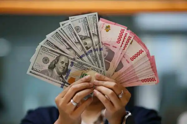 Rupiah Melemah Terbatas di Tengah Penguatan Dolar AS, BI Soroti Risiko Arus Modal