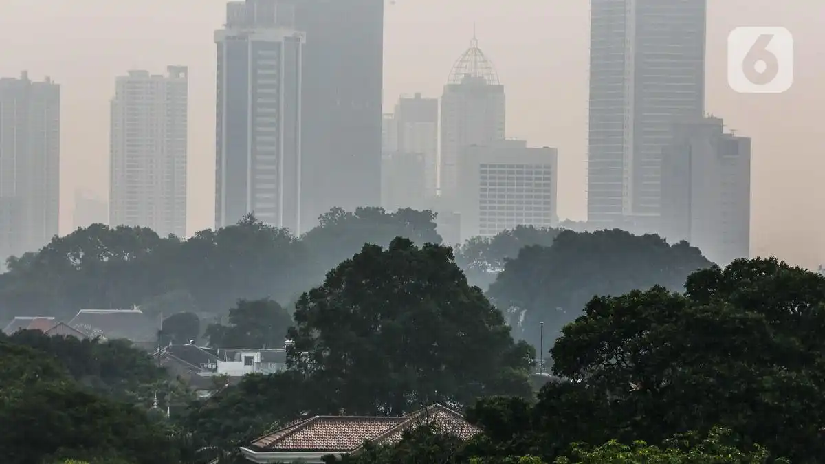 Sebaran Asap Karhutla Terpantau hingga Jakarta, Warga Diimbau Batasi Aktivitas Luar Sebaran Asap Karhutla Terpantau hingga Jakarta, Warga Diimbau Batasi Aktivitas Luar