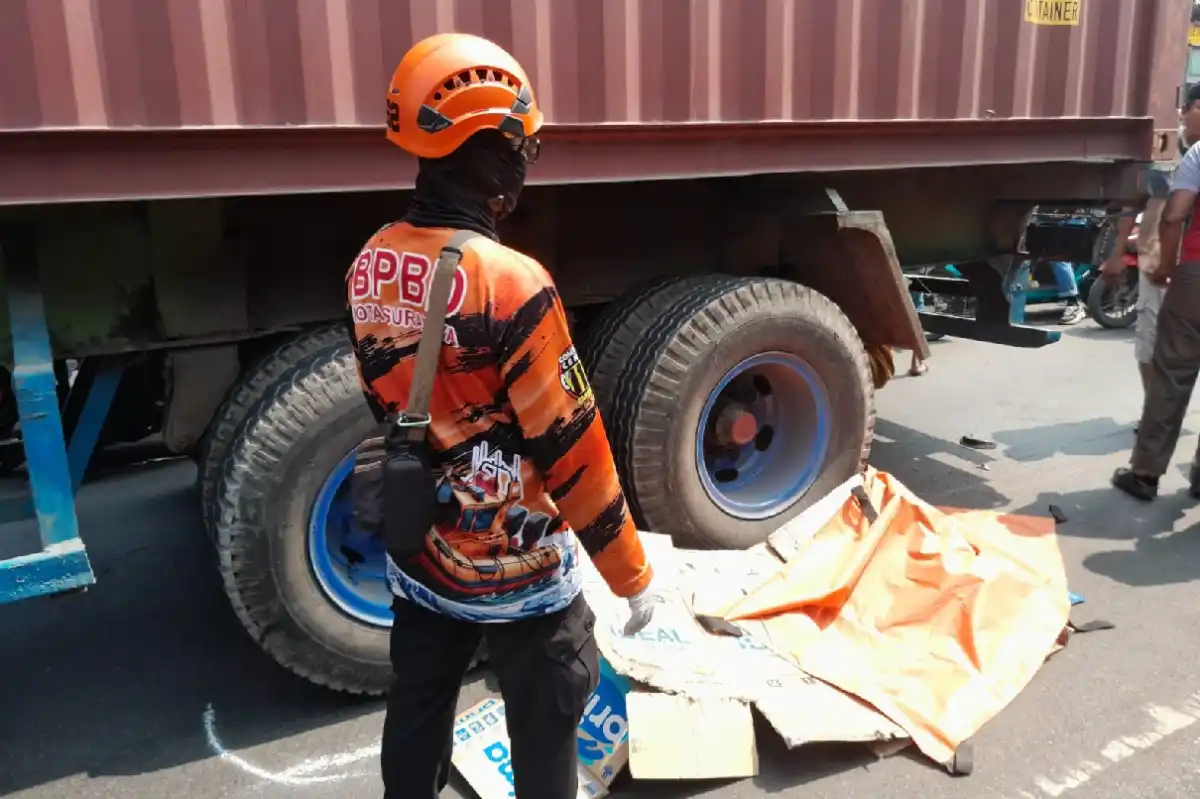 Kecelakaan Maut di Greges Timur: Pengendara Motor Perempuan Tewas Terlindas Trailer