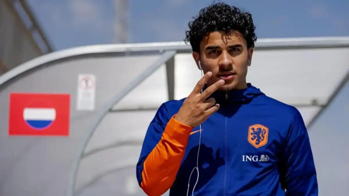 Rivas Manuhutu, Bek Muda Berdarah Maluku yang Menarik Perhatian di PSV