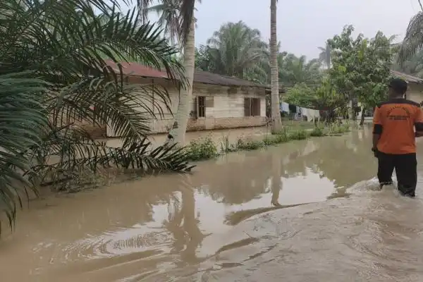 Luapan Dua Sungai Rendam Puluhan Rumah di Simalungun