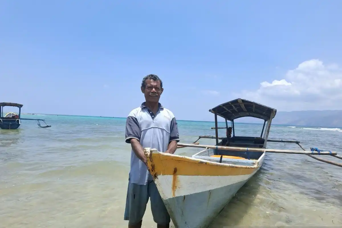 Musa Serang, dari Sopir Truk Menjadi Pengantar Wisata Dugong di Pantai Mali