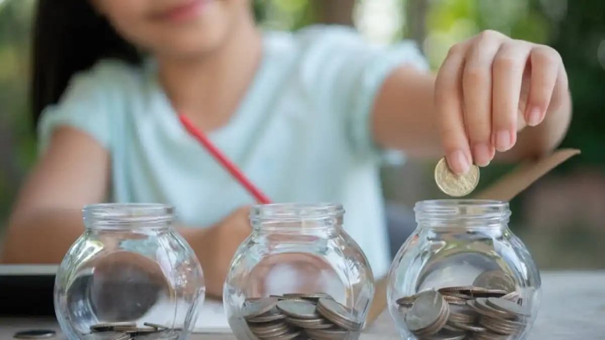 Mengenalkan Uang kepada Anak: Pelajaran Sederhana untuk Bekal Masa Depan