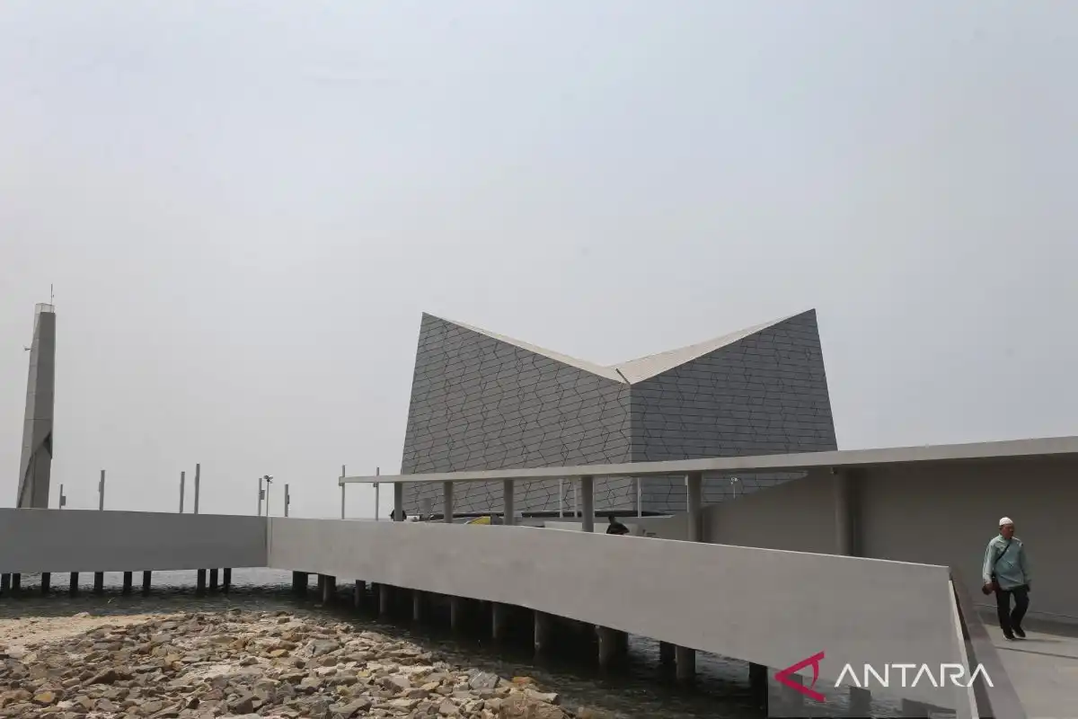 Lima Agenda Jakarta: Masjid Apung, Koperasi, Sekolah, dan Sampah