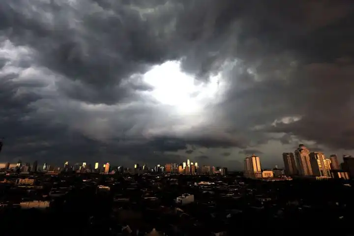 Prakiraan Malang pada 18 Oktober: Cerah, Berawan, dan Berangin di Sejumlah Wilayah
