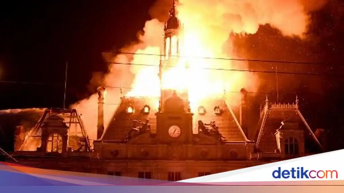 Kerusuhan Unjuk Rasa Biaya Hidup Meluas, Balai Kota Limoges Dilalap Api Kerusuhan Unjuk Rasa Biaya Hidup Meluas, Balai Kota Limoges Dilalap Api