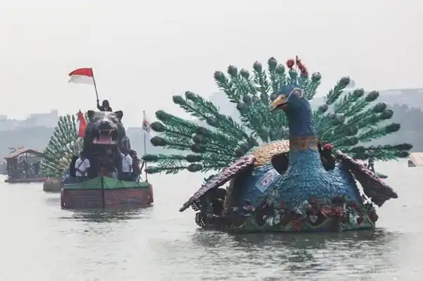 Festival Cilung Tampilkan Puluhan Perahu Kreatif dari Barang Bekas di Sunter