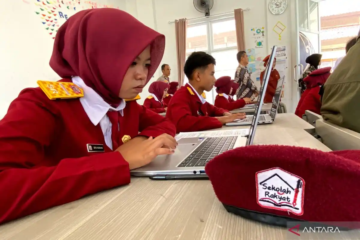 Dari Kembali Bersekolah hingga Merangkai Kode: Pengalaman Siswa Sekolah Rakyat Garut