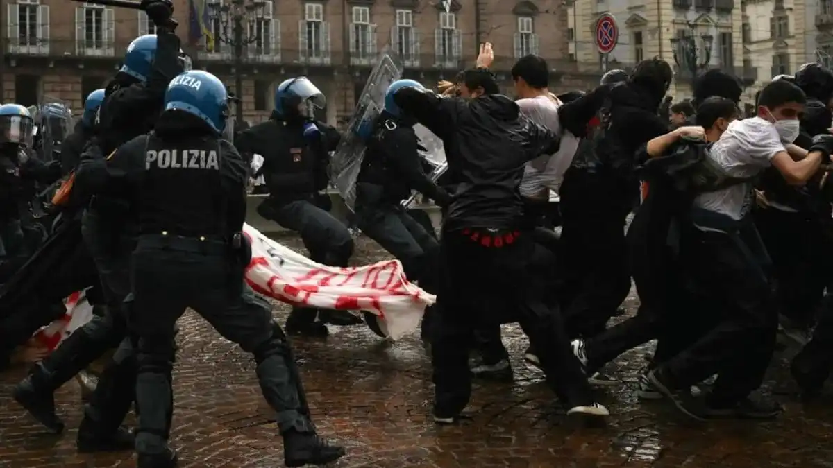 Bentrokan dalam Unjuk Rasa Biaya Hidup di Italia, Puluhan Orang Ditangkap
