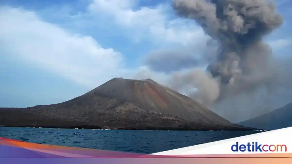 Tiga Erupsi Anak Krakatau Terekam dalam Rentang Pagi
