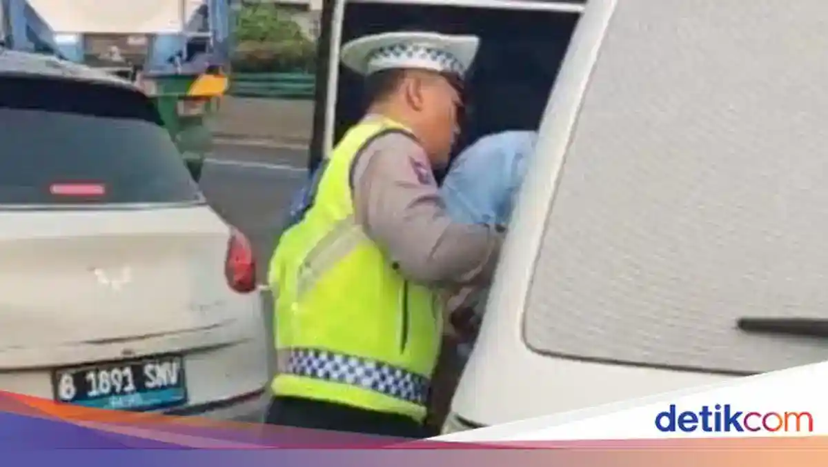 Kartu E-Toll Terjatuh, Tiga Kendaraan Terlibat Kecelakaan di Tol Wiyoto Wiyono