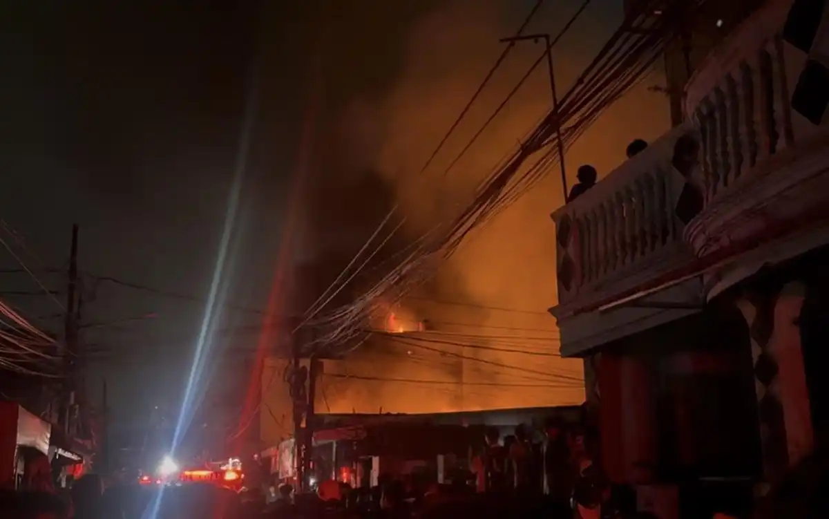 Kebakaran Melanda Permukiman Padat di Senen, 30 Unit Pemadam Dikerahkan Kebakaran Melanda Permukiman Padat di Senen, 30 Unit Pemadam Dikerahkan