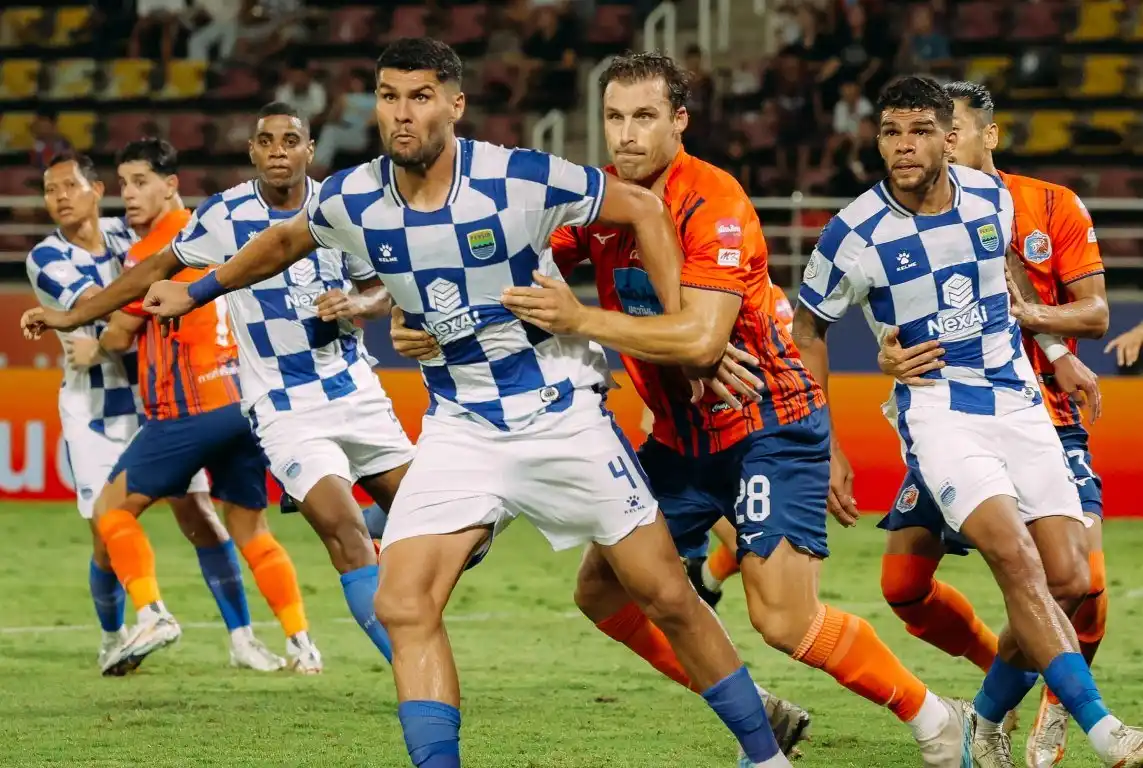 Comeback Persib Bandung di Thailand: Tiga Pemain yang Menentukan Kemenangan atas Port FC Comeback Persib Bandung di Thailand: Tiga Pemain yang Menentukan Kemenangan atas Port FC