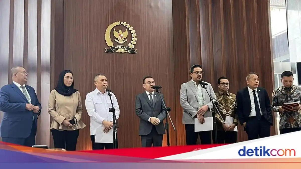 Pemerintah Resmikan Perpres Transportasi Digital, Tarif Ojol dan Kurir Dibagi Dua Kementerian Pemerintah Resmikan Perpres Transportasi Digital, Tarif Ojol dan Kurir Dibagi Dua Kementerian