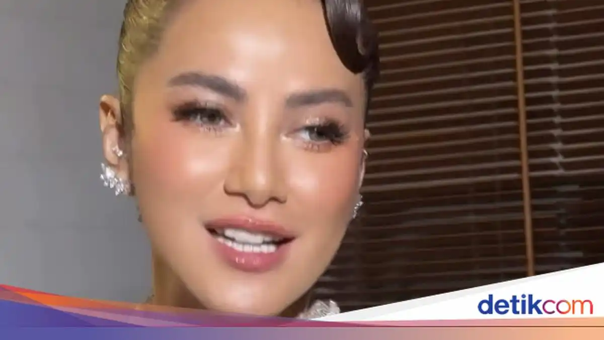 Olla Ramlan Ungkap Perasaannya Saat Hadir di Pernikahan Aufar Hutapea Olla Ramlan Ungkap Perasaannya Saat Hadir di Pernikahan Aufar Hutapea