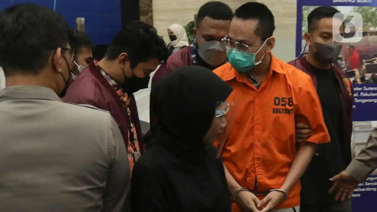 Indra Kenz Kembali Jalani Sisa Hukuman di Lapas Tangerang Indra Kenz Kembali Jalani Sisa Hukuman di Lapas Tangerang
