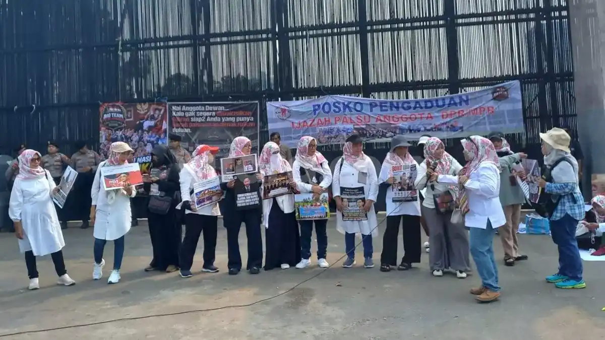 KNPRI Desak DPR Tindak Lanjut Putusan MK soal Pencalonan Gibran KNPRI Desak DPR Tindak Lanjut Putusan MK soal Pencalonan Gibran