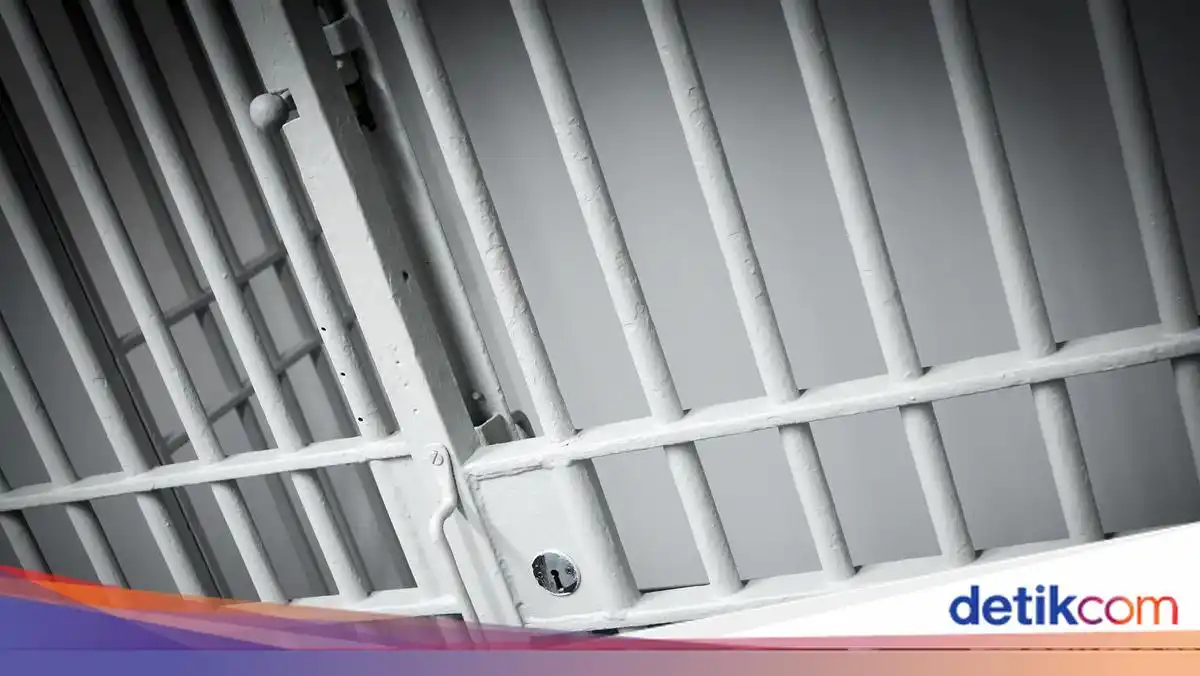 Sehari Bekerja, Perempuan Ditangkap Usai Bawa Kabur Uang dan Ponsel dari Apotek Sehari Bekerja, Perempuan Ditangkap Usai Bawa Kabur Uang dan Ponsel dari Apotek