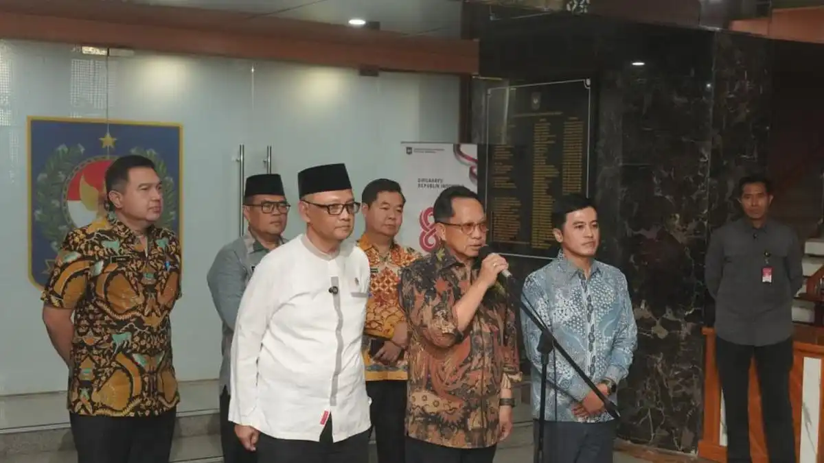 Tito Minta Pemda Perkuat Digitalisasi Layanan Haji dan Umrah untuk Cegah Kecurangan