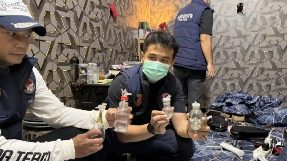 Polisi Amankan 21 Orang dalam Penggerebekan di Kawasan Saritem Bandung