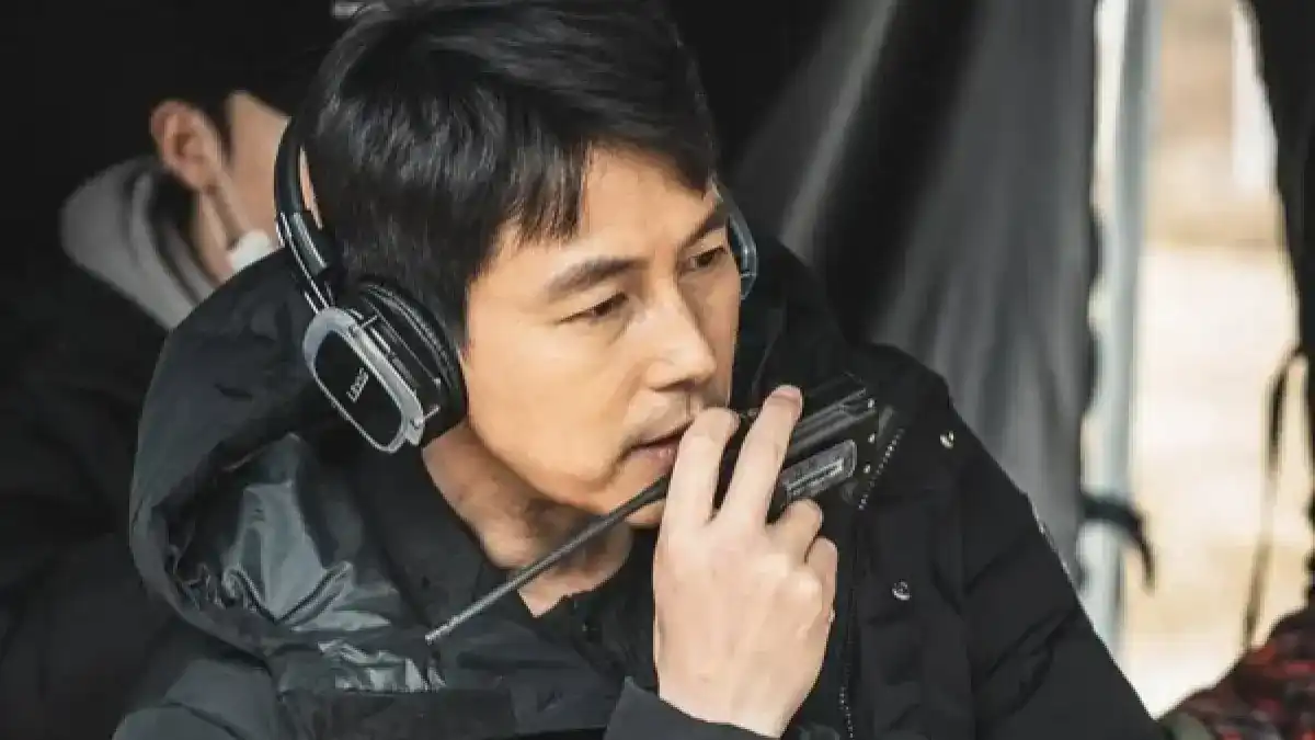 Jung Woo Sung Tinggalkan Kursi Direksi Artist Company, Tetap Pegang 10,99 Persen Saham Jung Woo Sung Tinggalkan Kursi Direksi Artist Company, Tetap Pegang 10,99 Persen Saham