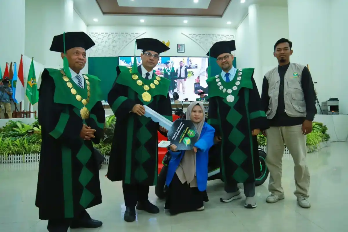 Hikma Indrawani Terima Motor Roda Tiga untuk Mendukung Aktivitas Kuliah Hikma Indrawani Terima Motor Roda Tiga untuk Mendukung Aktivitas Kuliah