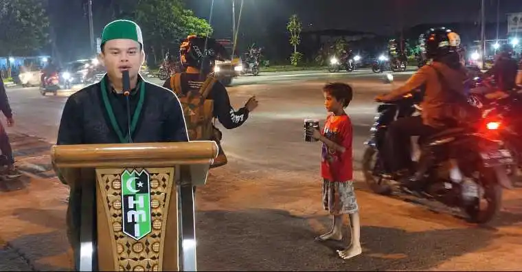 HMI Kubu Raya Minta Penanganan Anak yang Diduga Mengemis hingga Larut Malam HMI Kubu Raya Minta Penanganan Anak yang Diduga Mengemis hingga Larut Malam