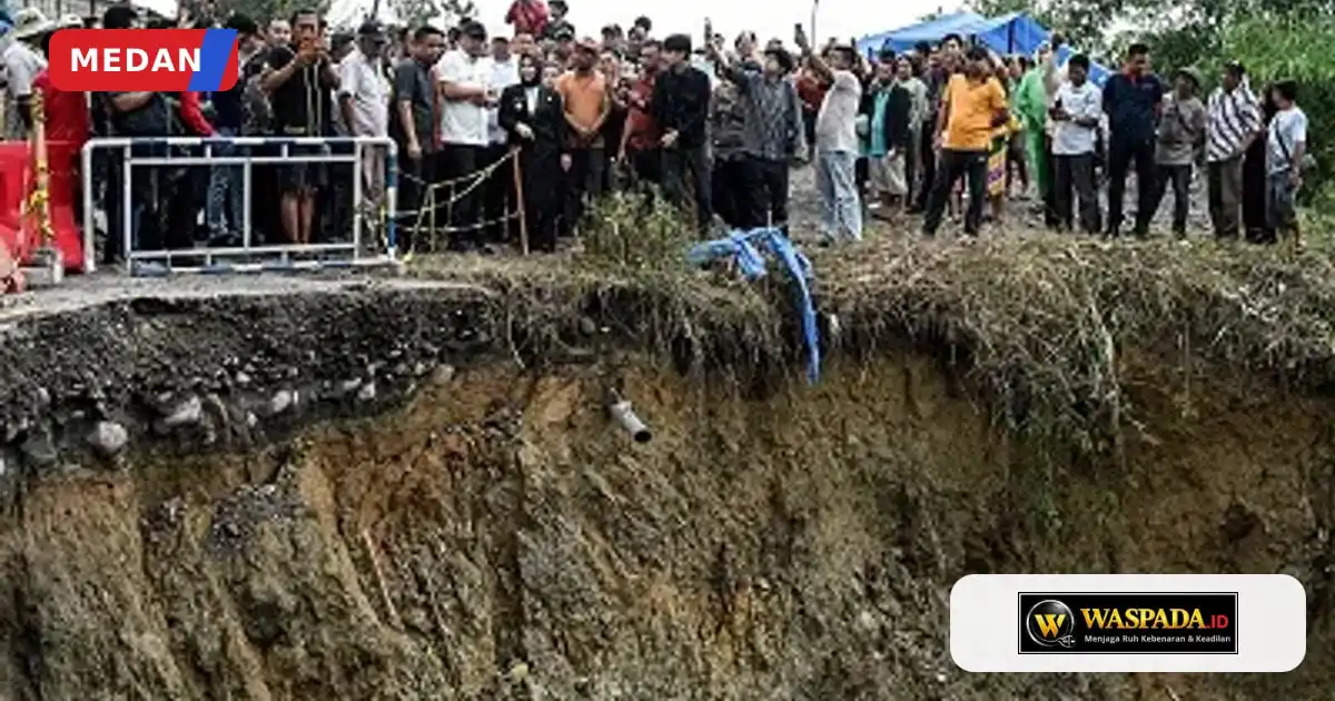 Akses Langkat–Tanah Karo Terganggu Longsor, Perbaikan Jalan Dijadwalkan Oktober Akses Langkat–Tanah Karo Terganggu Longsor, Perbaikan Jalan Dijadwalkan Oktober