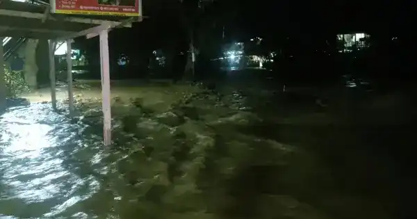 Luapan Sungai Lawe Bulan Rendam Rumah Warga Pulonas Baru hingga 50 Sentimeter Luapan Sungai Lawe Bulan Rendam Rumah Warga Pulonas Baru hingga 50 Sentimeter
