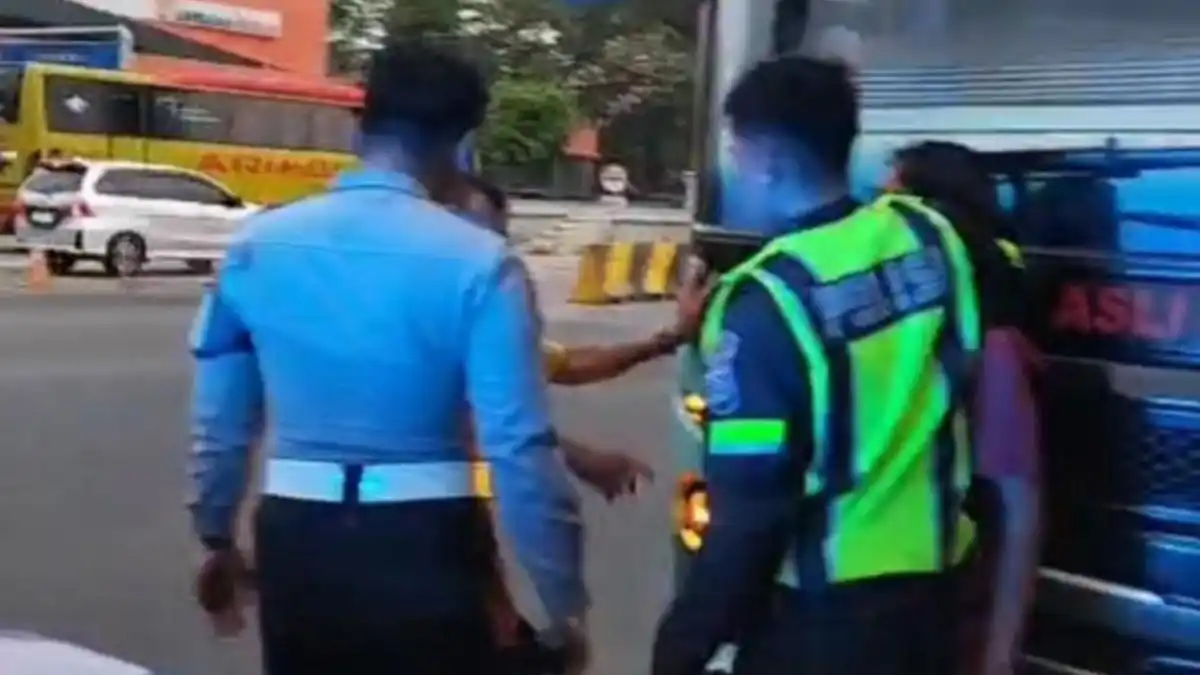 Calon Penumpang Ditusuk Kondektur Bus di Serang, Dua Orang Diamankan Calon Penumpang Ditusuk Kondektur Bus di Serang, Dua Orang Diamankan