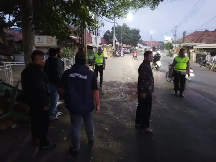 Kecelakaan Rombongan Pemotor di Kedungwuni Tewaskan Satu Orang Kecelakaan Rombongan Pemotor di Kedungwuni Tewaskan Satu Orang