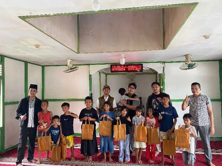 Muhammadiyah dan Polres Kubu Raya Salurkan Bantuan Alat Tulis bagi Anak Kurang Mampu