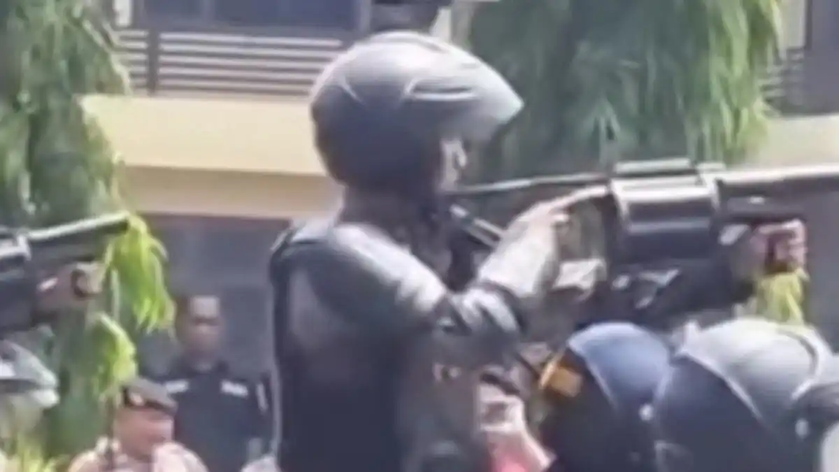Gas Air Mata dari Latihan Pengendalian Massa Polres Cilegon Masuk Ruang Kelas, Siswa Dirawat