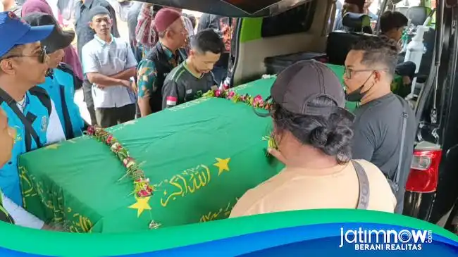 Jenazah Sukardi Tiba di Tulungagung, Rekannya Masih dalam Pencarian Pascainsiden KM Virgo Transport 8