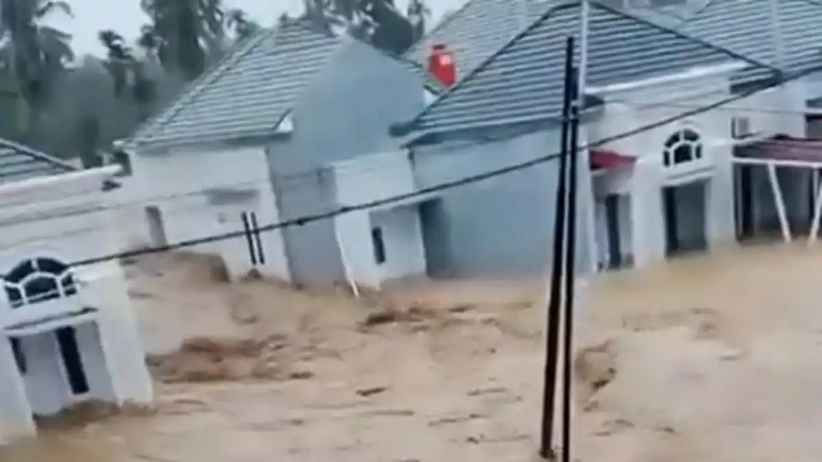 Banjir Melanda Tiga Kecamatan di Padang, Sekitar 225 KK Terdampak Banjir Melanda Tiga Kecamatan di Padang, Sekitar 225 KK Terdampak