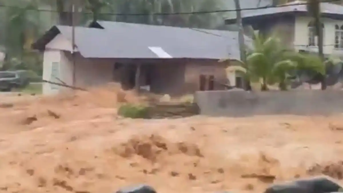 Banjir Rendam Sejumlah Wilayah Padang Setelah Hujan Ekstrem Banjir Rendam Sejumlah Wilayah Padang Setelah Hujan Ekstrem