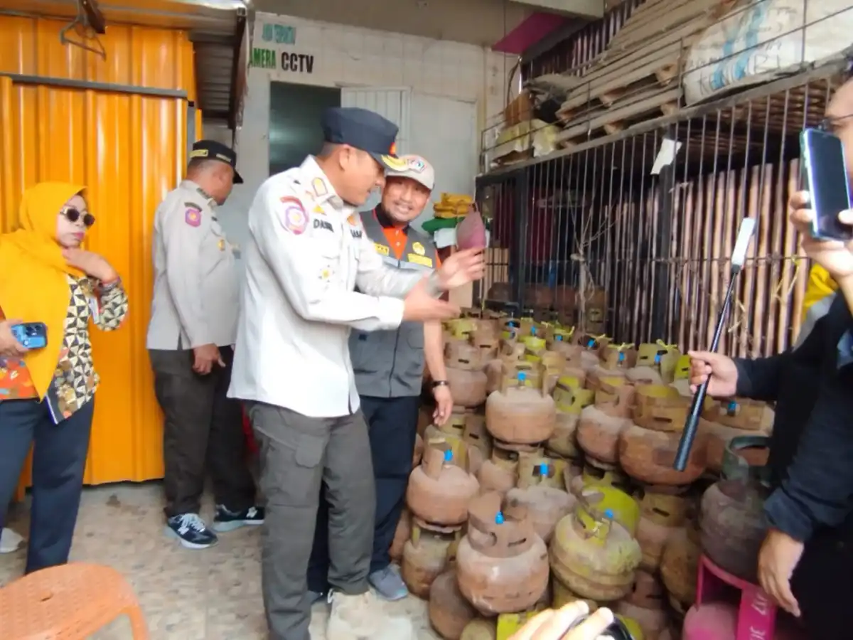 Pemkot Kendari Pantau Penjualan Elpiji 3 Kg di Sembilan Kelurahan Pemkot Kendari Pantau Penjualan Elpiji 3 Kg di Sembilan Kelurahan