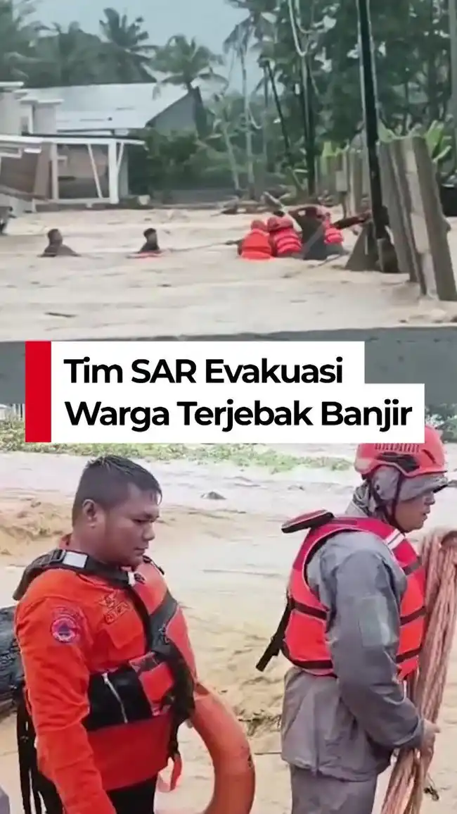 Video Evakuasi Puluhan Warga yang Terjebak Banjir di Padang Video Evakuasi Puluhan Warga yang Terjebak Banjir di Padang