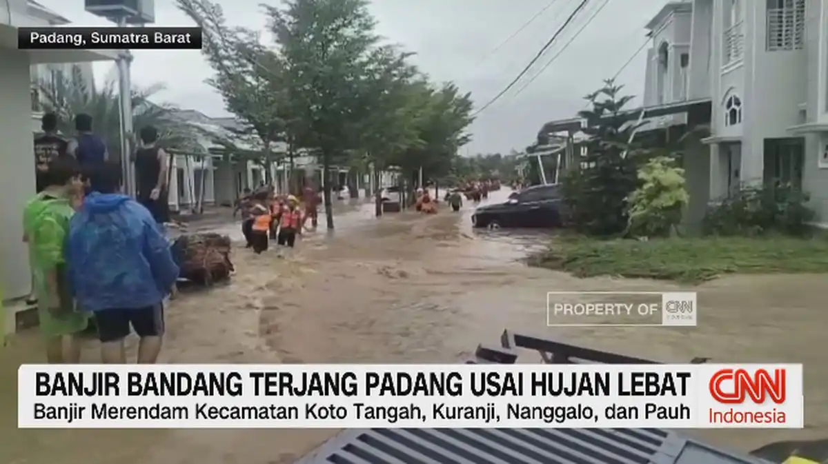 Banjir Parah Rendam Empat Kecamatan di Padang Setelah Hujan Deras Banjir Parah Rendam Empat Kecamatan di Padang Setelah Hujan Deras