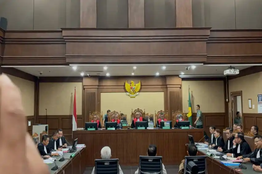 Jaksa Ungkap Kedekatan Febrie Adriansyah dengan Tiga Orang Kepercayaannya Jaksa Ungkap Kedekatan Febrie Adriansyah dengan Tiga Orang Kepercayaannya