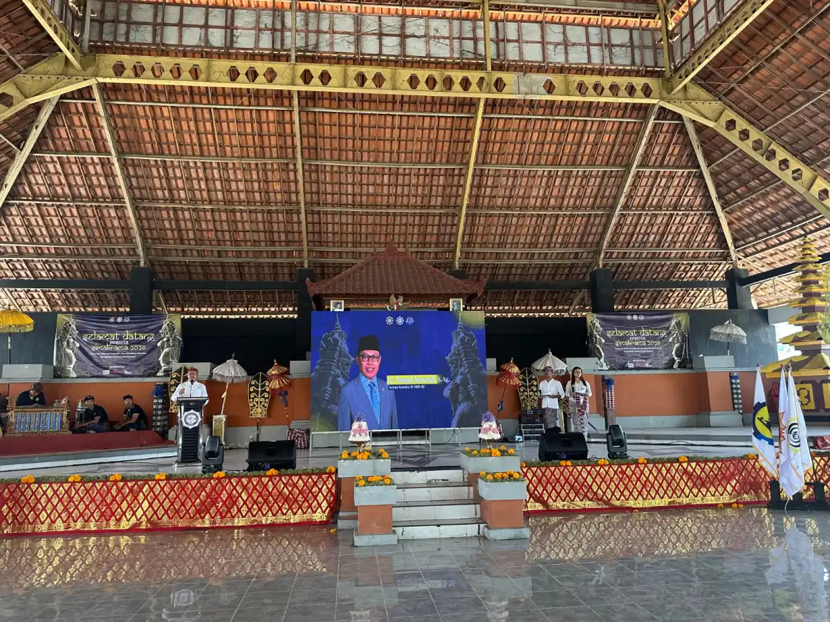 Ahmad Nawardi Sampaikan Literasi Finansial dan Kewirausahaan kepada Mahasiswa Hindu Surabaya