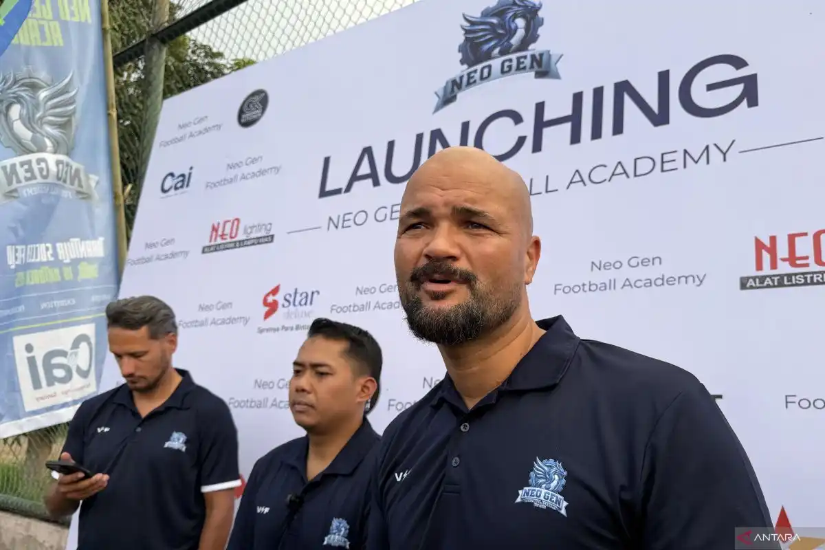 Sergio van Dijk Buka Akademi Sepak Bola di Bandung untuk Talenta Muda