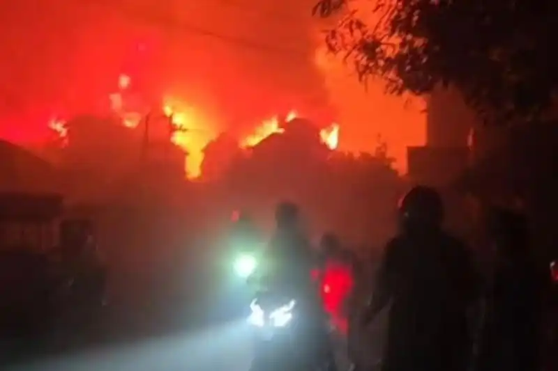 Kebakaran Melanda Dusun Serdang, 500 Rumah dan 2.000 Warga Terdampak
