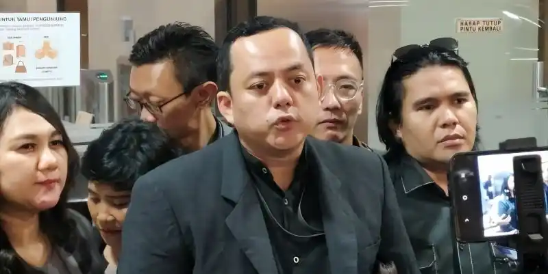 Puluhan Korban Investasi Emas Laporkan Direksi PT DGJ Puluhan Korban Investasi Emas Laporkan Direksi PT DGJ