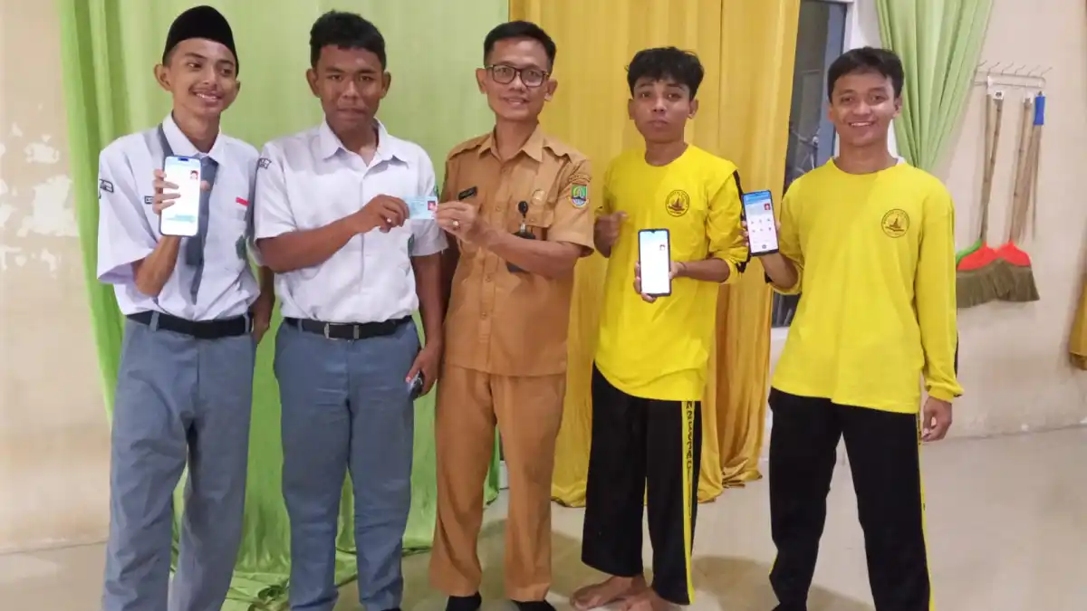 Perekaman KTP-el di Sekolah Menjangkau 1.719 Siswa di Kota Cilegon Perekaman KTP-el di Sekolah Menjangkau 1.719 Siswa di Kota Cilegon