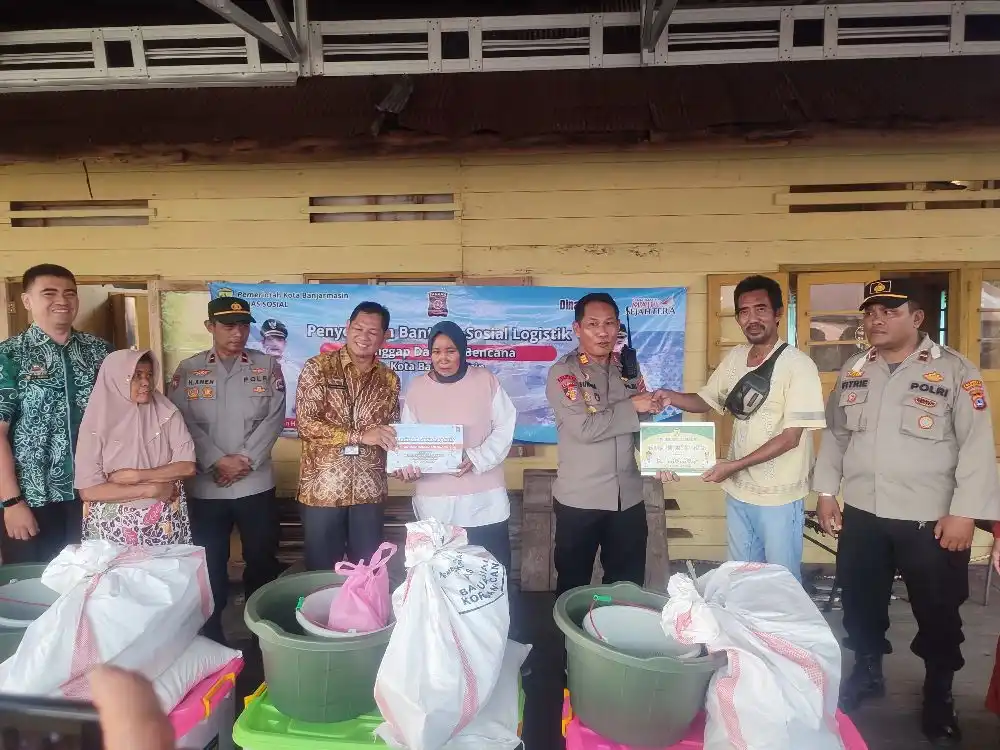 Polsek Banjarmasin Utara Salurkan Sembako untuk Warga Terdampak Kebakaran