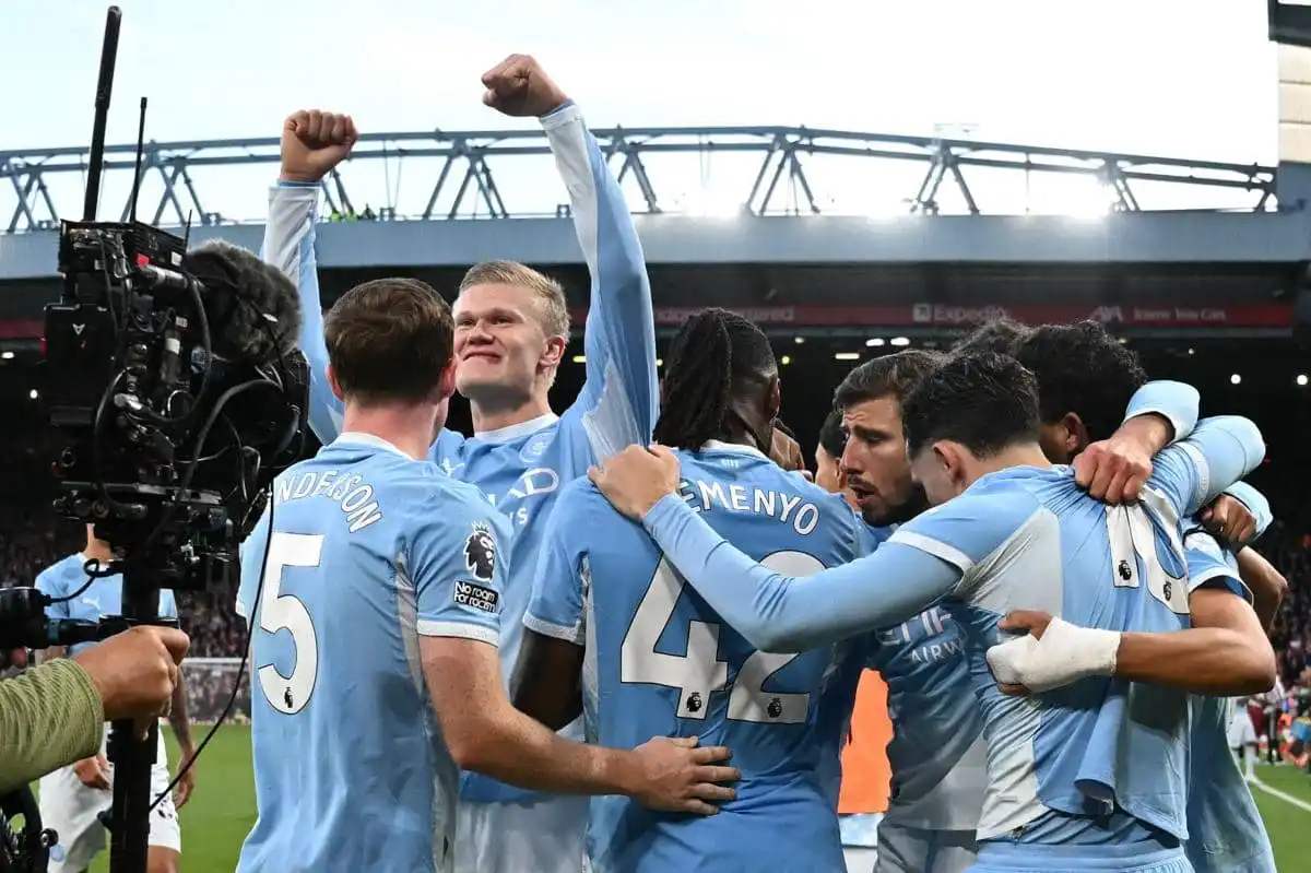 Manchester City Manfaatkan Kartu Merah? Liverpool Tumbang 0-3 di Anfield