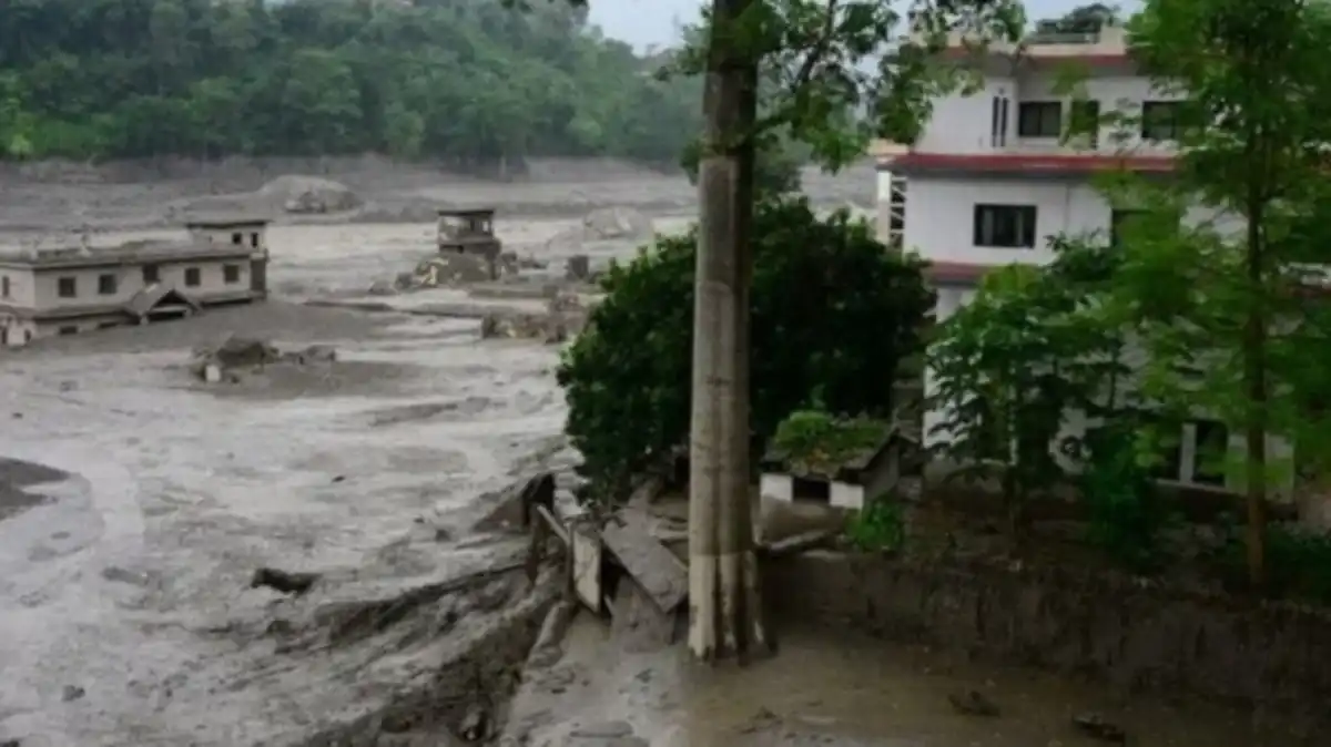 Banjir Bandang di Gorkha Nepal Menyeret Puluhan Rumah dan Infrastruktur Penting Banjir Bandang di Gorkha Nepal Menyeret Puluhan Rumah dan Infrastruktur Penting